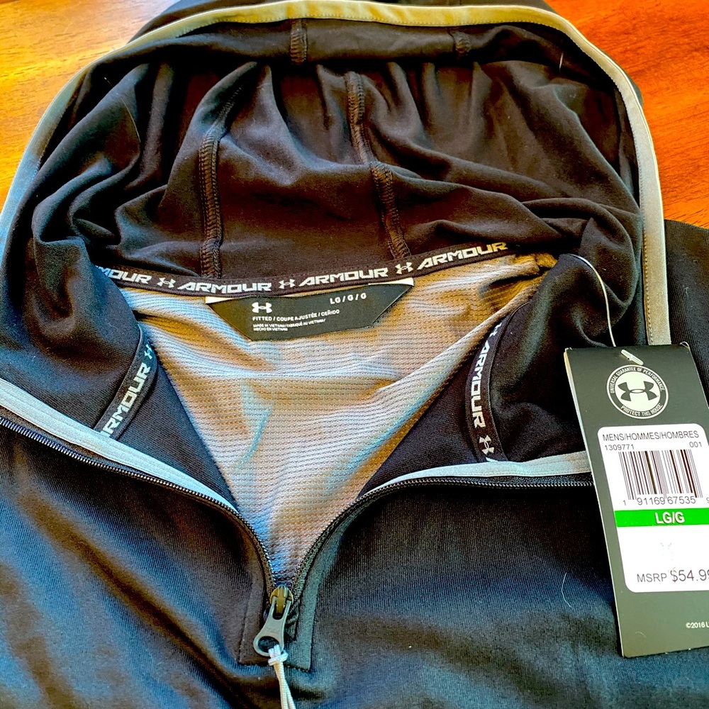 Men’s Under Armour hooded shirt
